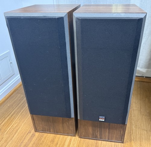 570 bowers wilkins dm - b&w,
